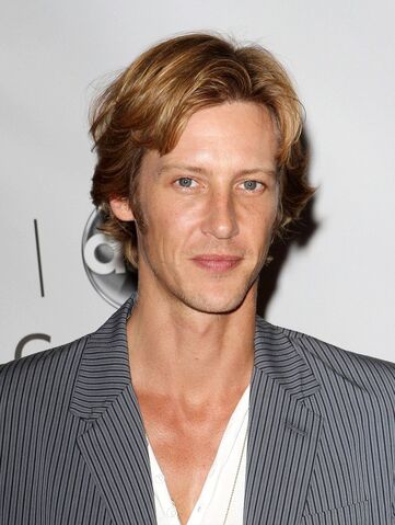 File:Gabriel-mann-2011-disney-abc-summer-press-tour-01.jpg