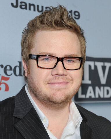 File:Josh+McDermitt+TV+Land+Hot+Cleveland+Retired+0MUbhYvlCZtl.jpg