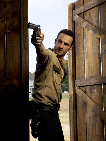 File:The-walking-dead-season-2-cast-9.jpg