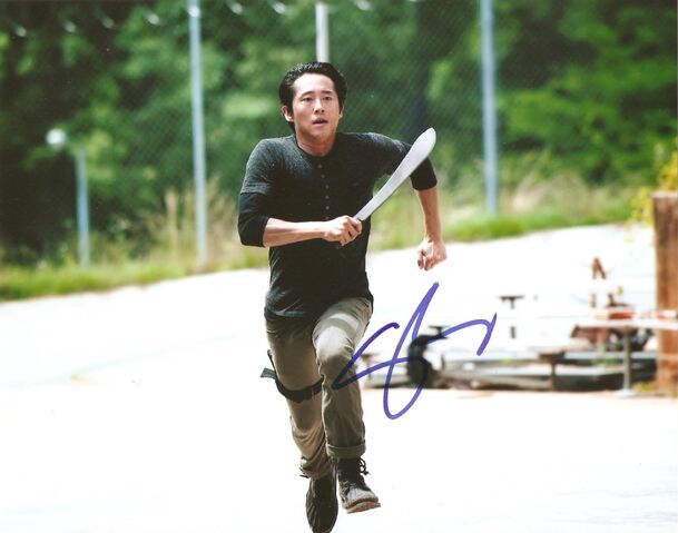 File:Steven Yeun autograph.jpg