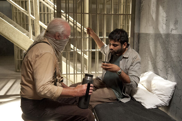 File:Hershel and Caleb 4x03.jpg