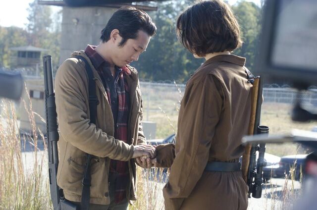 File:The-walking-dead-season-3-episode-15-glenn-and-maggie-proposal.jpg