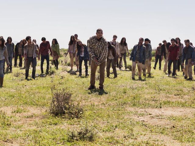 File:FearTWD 2x08 Walkers.jpeg