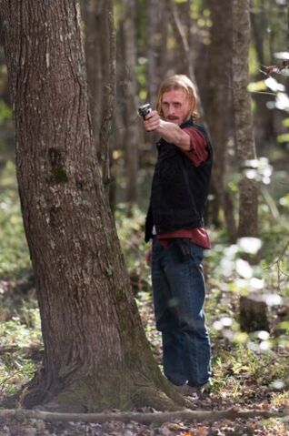 File:Austin Amelio as Dwight – The Walking Dead Season 6, Episode 15 – Photo Credit Gene PageAMC..jpg