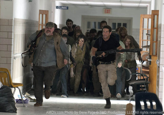 File:Episode-3-shane-otis-hallway.jpg