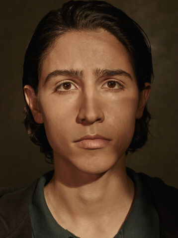 File:Fear-the-walking-dead-season-1-christopher-henrie-cast-portrait-658.jpg