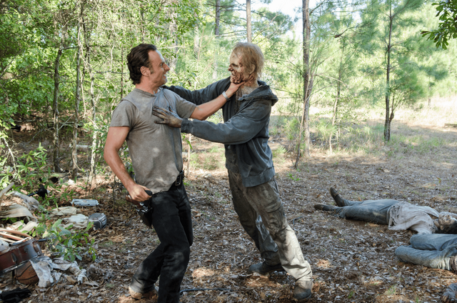 File:AMC 512 Rick Tackles Walker.png