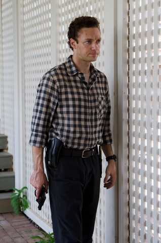 File:AMC 608 Aaron Cautious.png