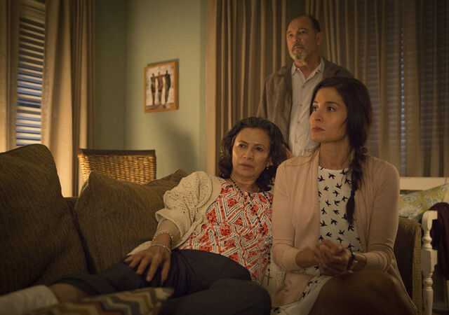 File:AMC Fear 103 Ofelia, Daniel, Griselda.jpg