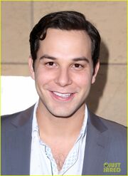 Anna-camp-hubby-skylar-astin-couple-up-at-the-hero