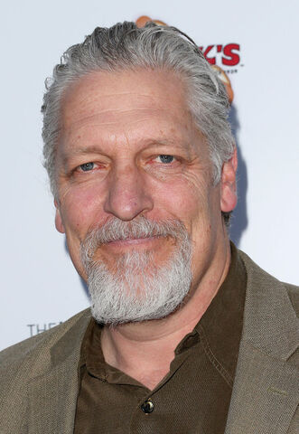 Archivo:Clancy Brown.jpg