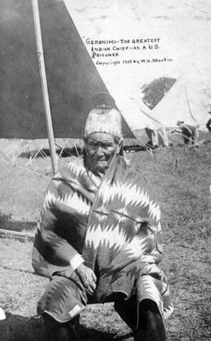 File:Geronimo, as US prisoner.jpg