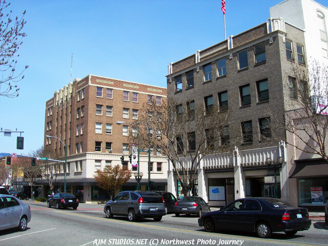 File:Ajmwenatcheedowntownbiggs.jpg