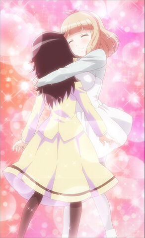 Archivo:Yuu naruse tomoko hug.jpg