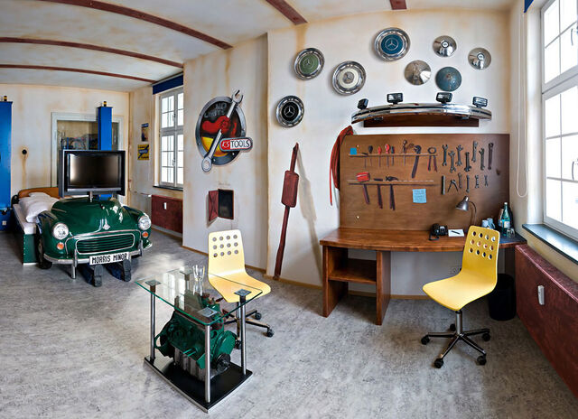 File:V8-Hotel-Workshop-Themed-Bedroom-Inspirations.jpeg