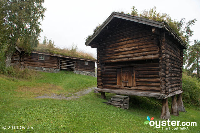 File:Trondelag-folk-museum-sverresborg-farm-buildings-from-1600s-v1927012-1600.jpg