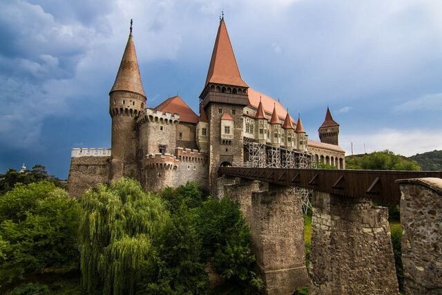 File:Hunedoara Castle.jpg