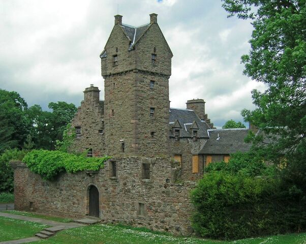 File:Mains Castle.jpg