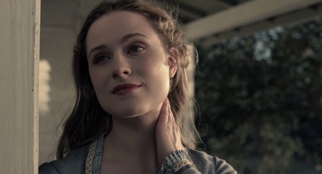 File:Dolores-kills-a-fly-westworld.jpg