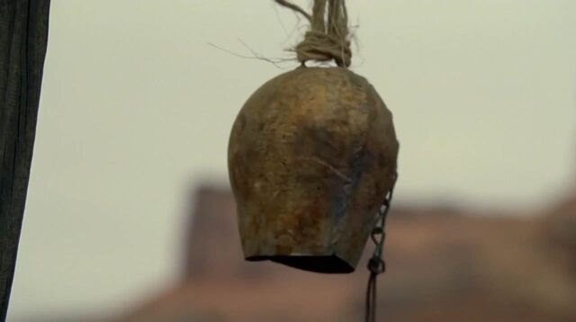 File:Grave-bell 105 02254.jpg