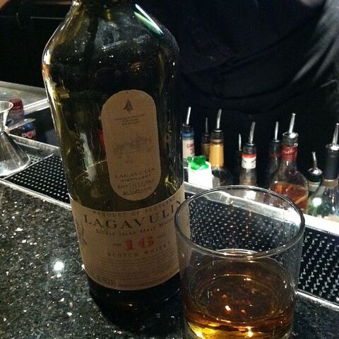 File:Lagavulin-live.jpg