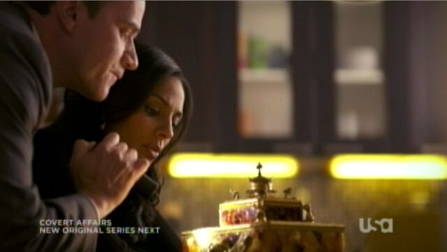 File:2x03-PeterDianaMusicBox.jpg