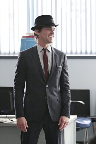 File:5x02-NealHat.jpg