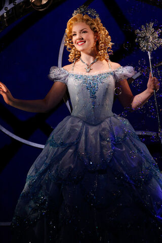 File:Natalie Daradich Glinda.jpg