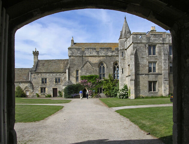 Plik:MarkenfieldHall(DennisLovett)Jun2004.jpg