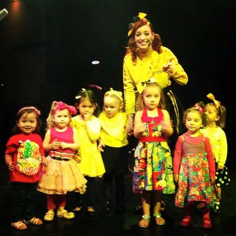 File:Emmawithfans.jpg