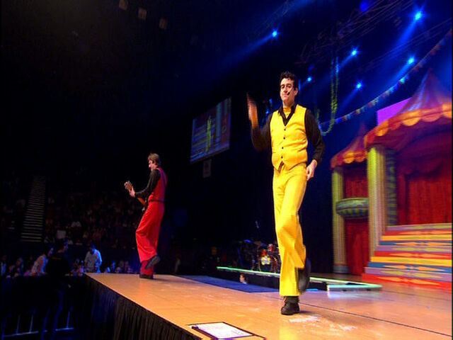 File:YouMakeMeFeelLikeDancing-LivePrologue.jpg