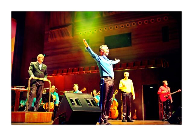 File:TheAwakeWigglesinTheMelbourneSymphonyOrchestra.jpg