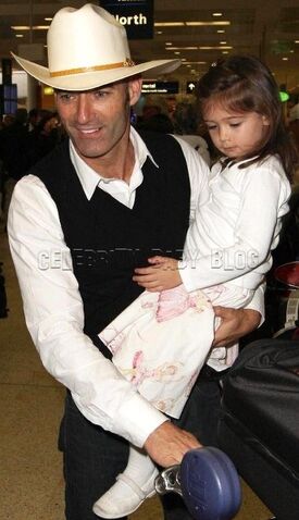 File:AnthonyandLuciaFieldin2006.jpg