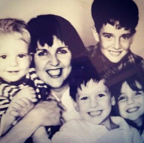 File:Paulineandthefieldkids.jpg