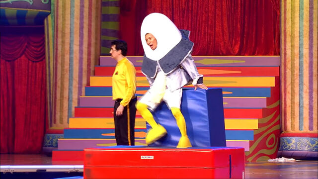 File:HumptyDumpty-LivePrologue.jpg