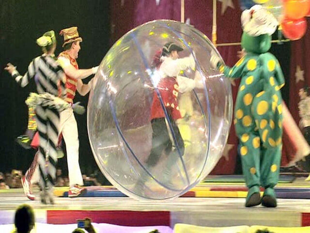 File:CaptainandDorothyinBigBigShowintheRound.jpg