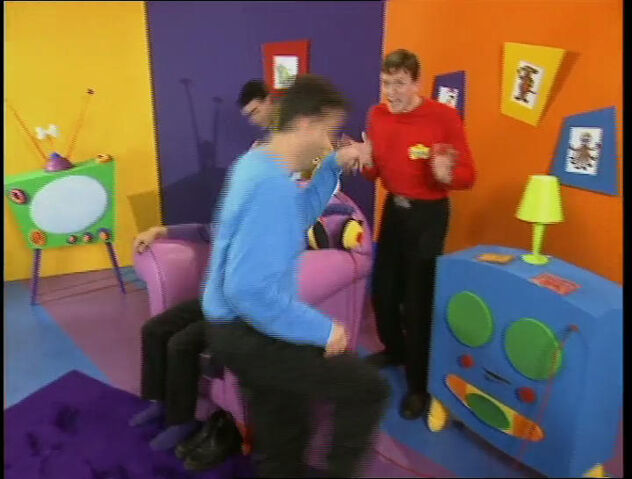 File:AnthonyandMurrayinWiggleOpera.jpg