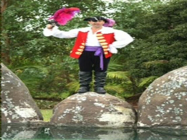 File:CaptainFeatherswordinWigglySafariPromoPicture.jpg