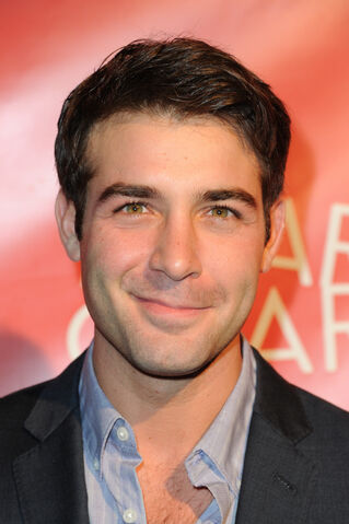 Fichier:James Wolk.jpg