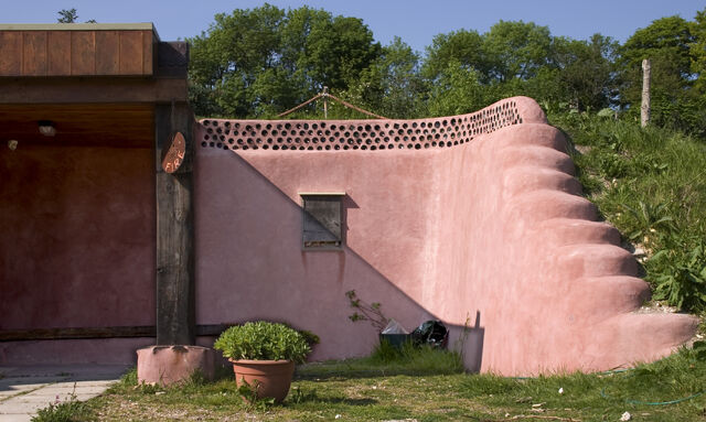 File:Tire Wall-2860.jpg