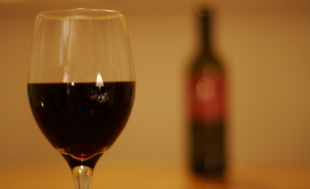 File:Wineglass-.png