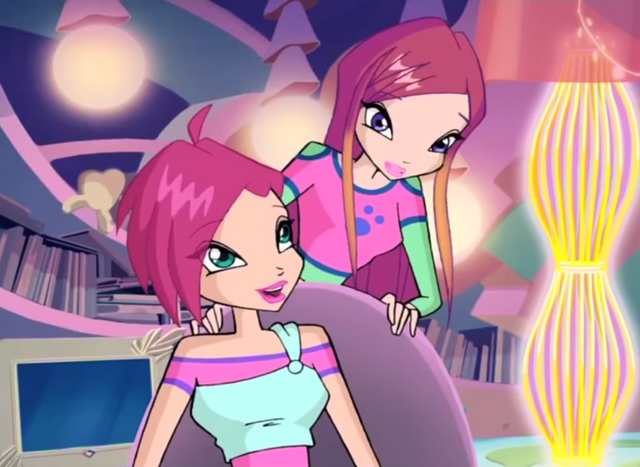 File:Roxy-and-tecna-at-the-computer.png