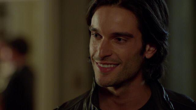File:S1E1-Killian02.jpg