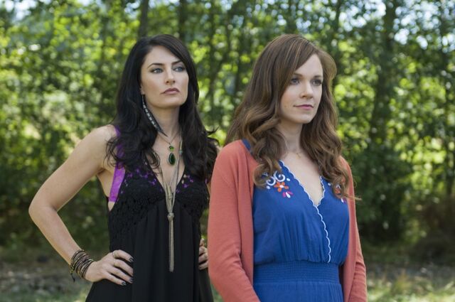 File:Witches-of-East-End-Season-1-Episode-3-Today-I-am-a-Witch-8.jpg