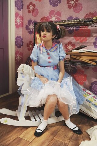 File:Wizards-of-waverly-place-doll-house-300.jpg