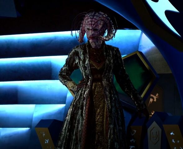 File:S3E1 Lyzera .jpg