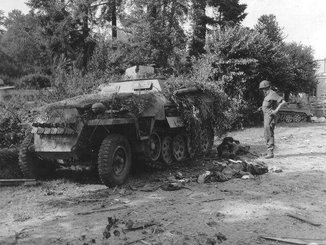 File:SdKfz 251.jpg