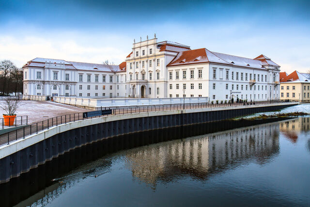 File:Schneeburg (Schloss Oranienburg).jpg
