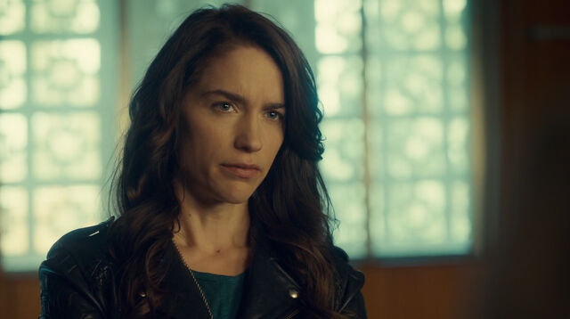 File:Wynonna Earp04.jpg