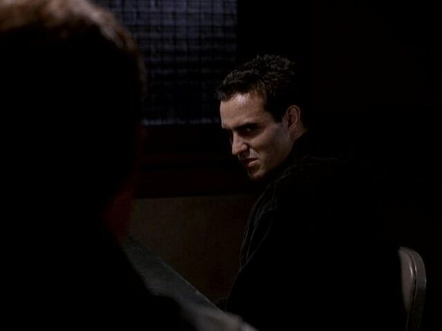 File:Frank Black interviews Dylan.jpg